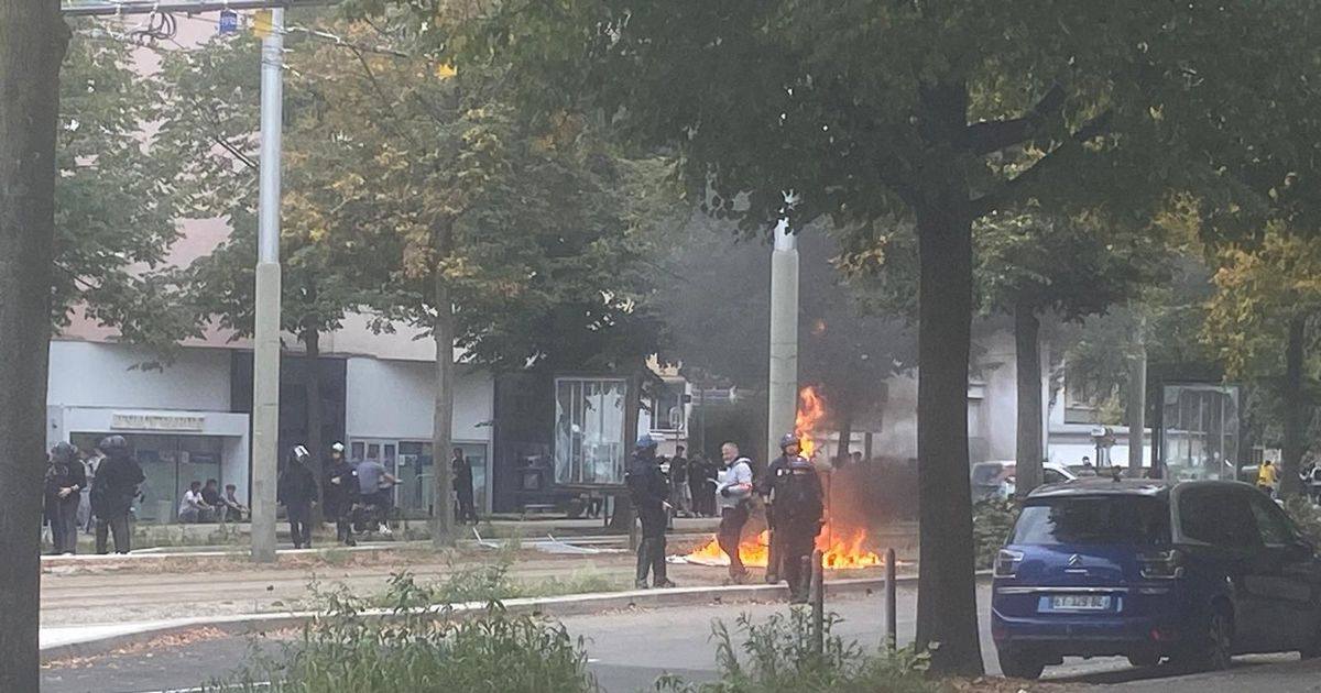 Illustration : Un adolescent grièvement blessé à la main en marge d'un blocus devant le lycée Couffignal